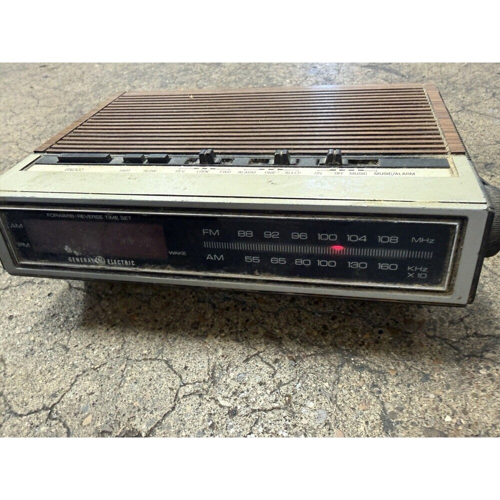 Vintage Retro General Electric AM/FM Alarm Clock Radio –Wood Grain Accent! WORKS